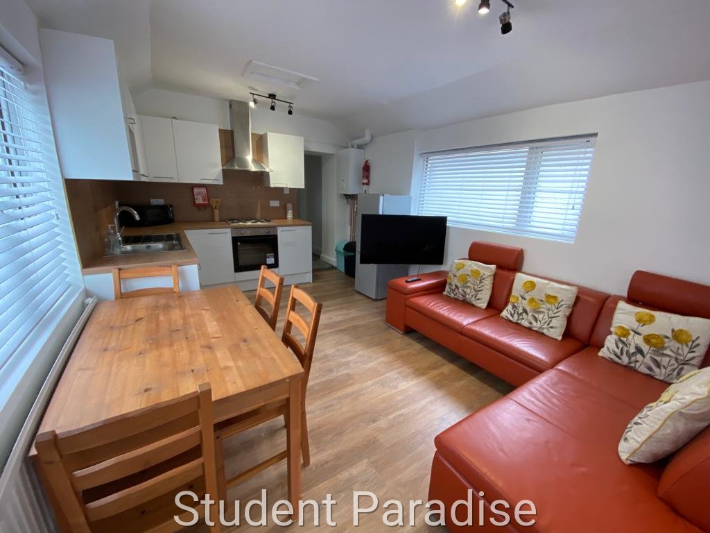 Flat 2, Tŷ Treath